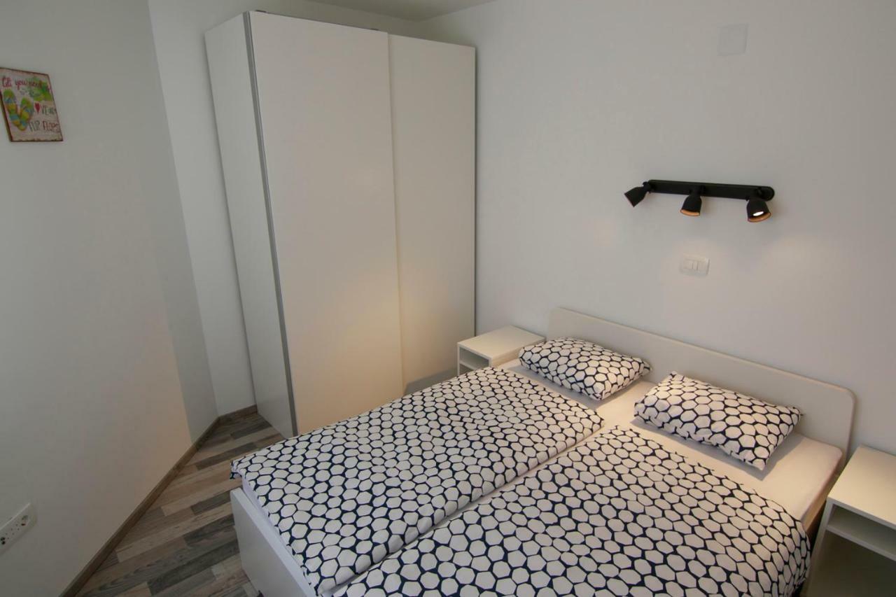 Apartments Luna Novalja Eksteriør bilde