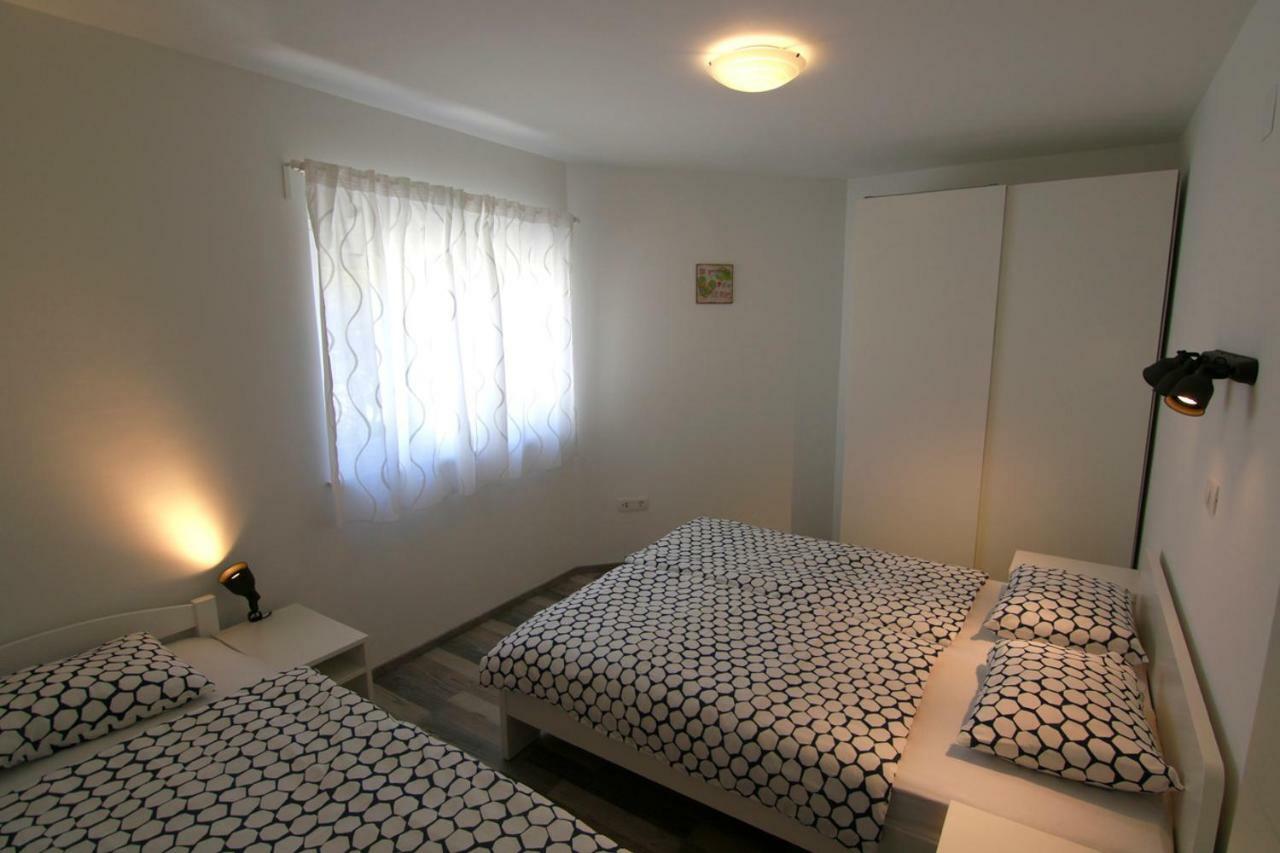 Apartments Luna Novalja Eksteriør bilde