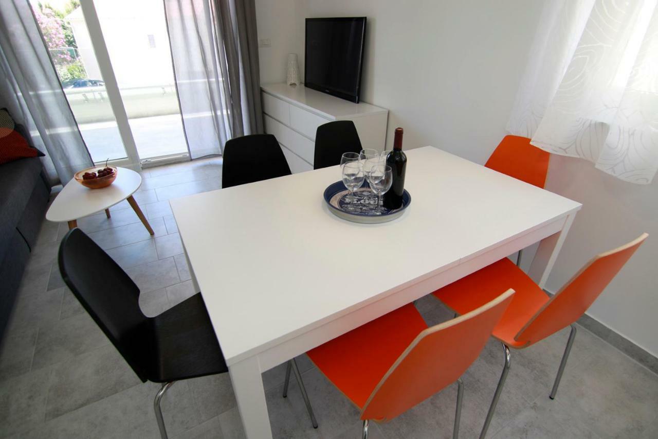 Apartments Luna Novalja Eksteriør bilde