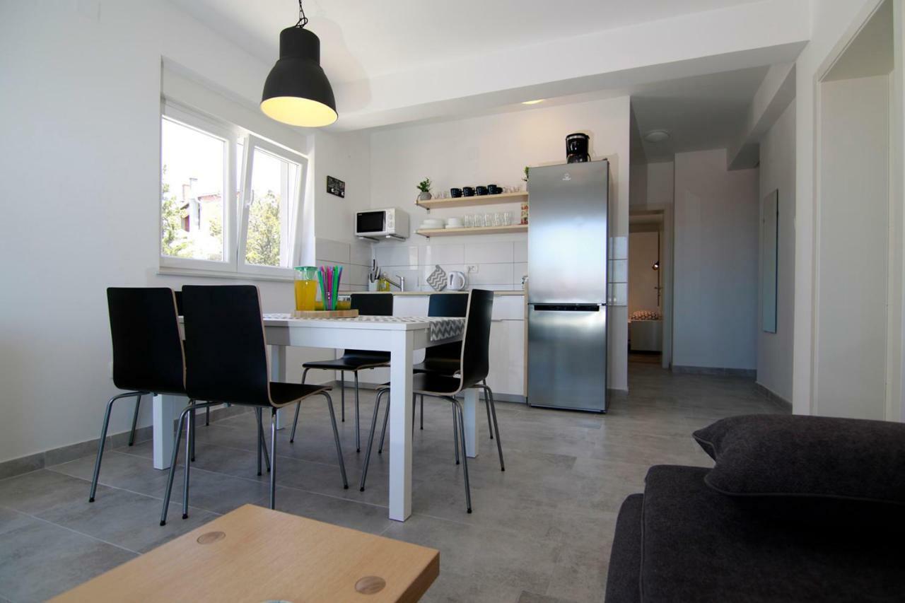 Apartments Luna Novalja Eksteriør bilde