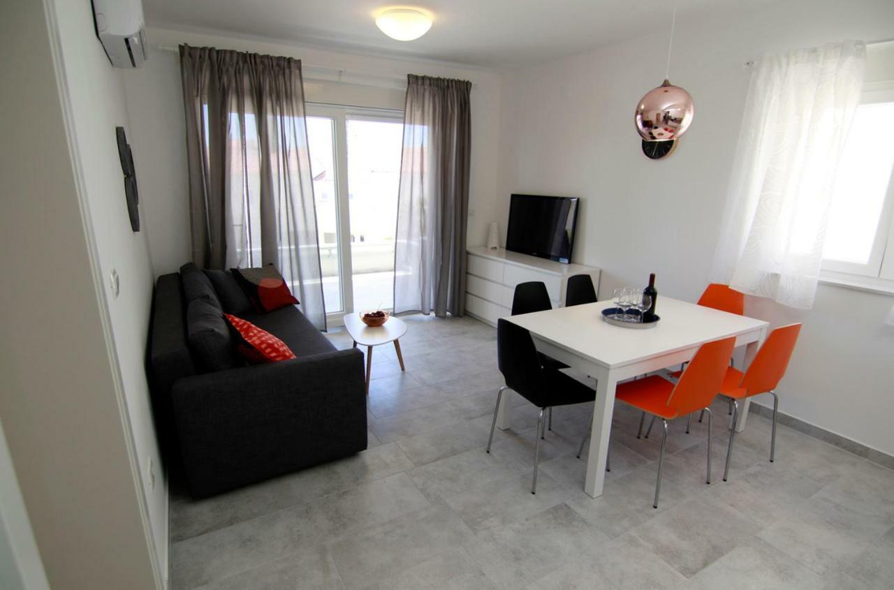 Apartments Luna Novalja Eksteriør bilde