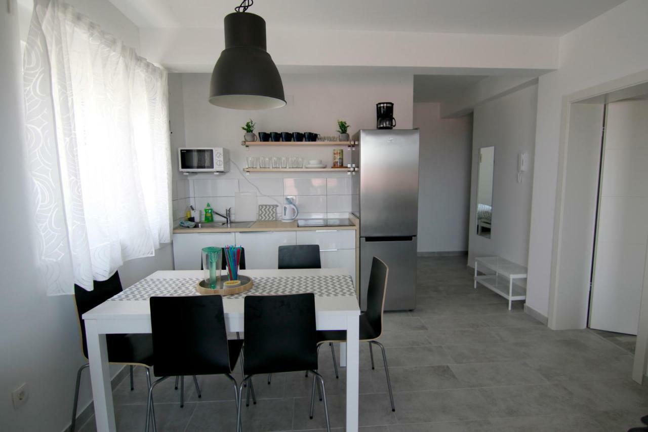 Apartments Luna Novalja Eksteriør bilde
