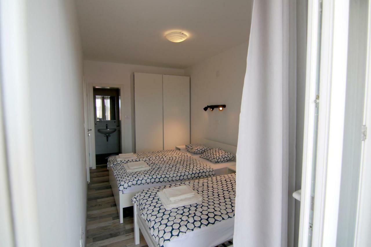 Apartments Luna Novalja Eksteriør bilde