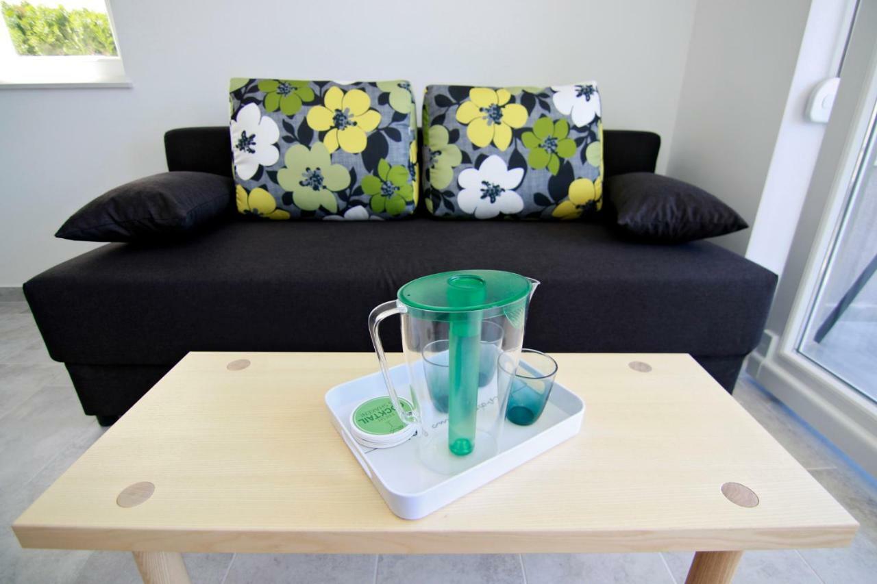 Apartments Luna Novalja Eksteriør bilde