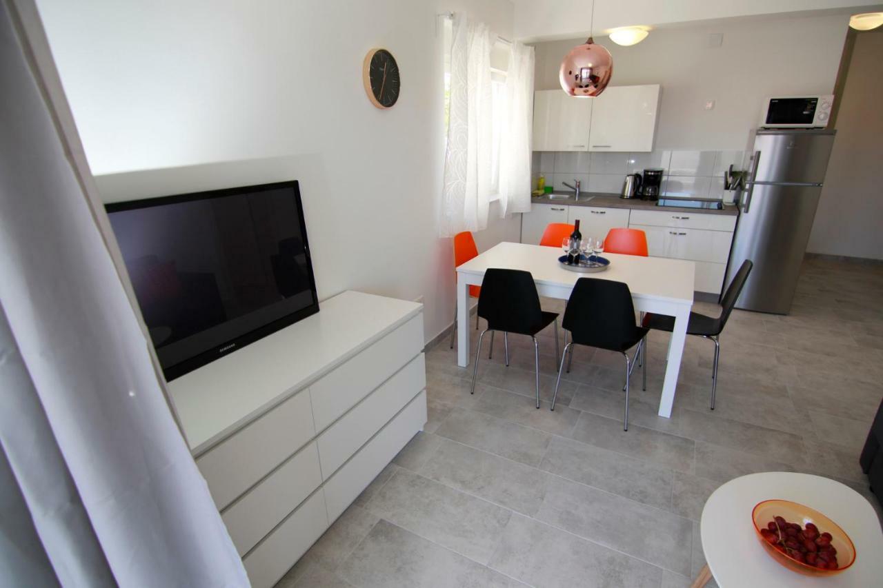 Apartments Luna Novalja Eksteriør bilde