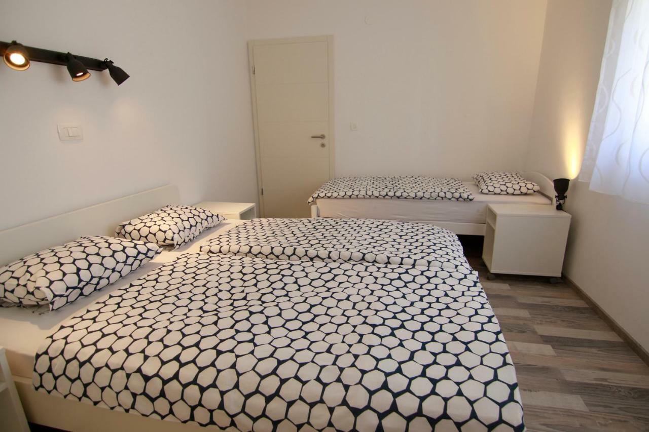 Apartments Luna Novalja Eksteriør bilde