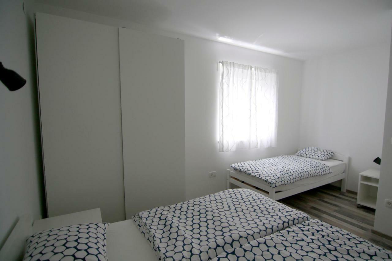 Apartments Luna Novalja Eksteriør bilde