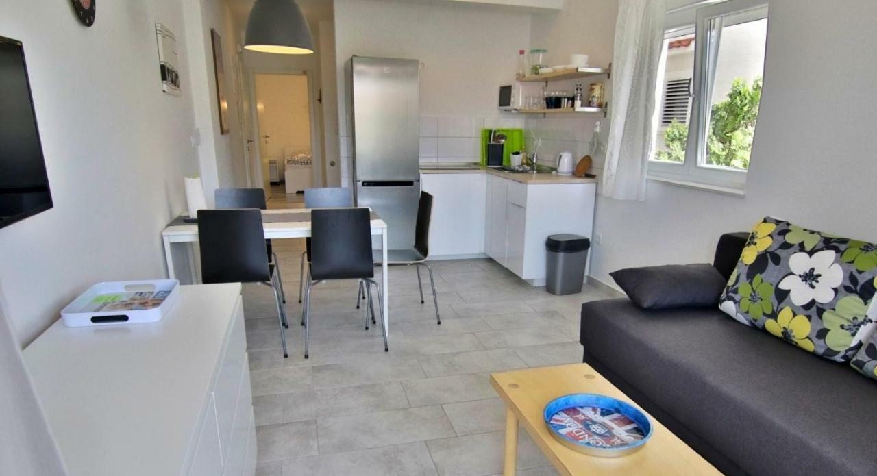 Apartments Luna Novalja Eksteriør bilde